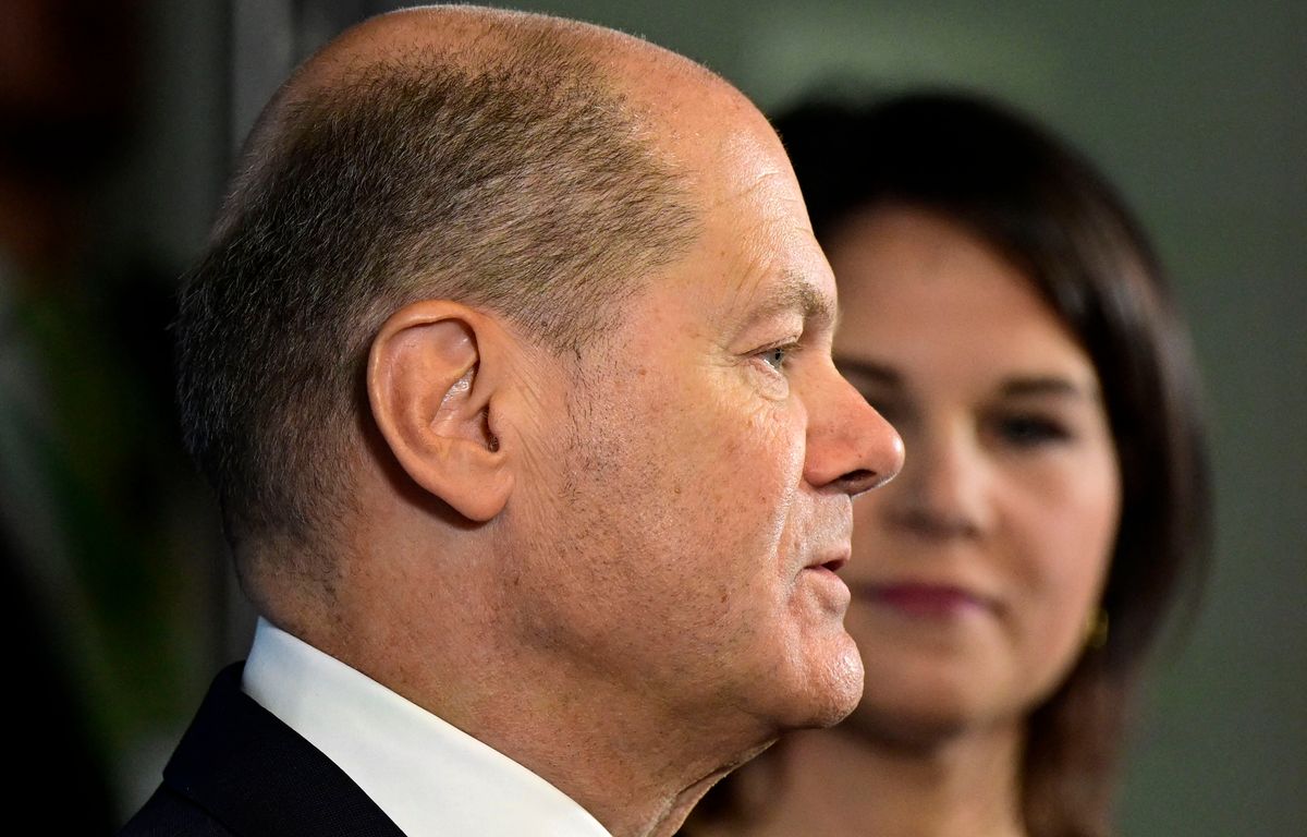 War in Ukraine LIVE: Olaf Scholz put under pressure by his foreign minister on tank deliveries ...
